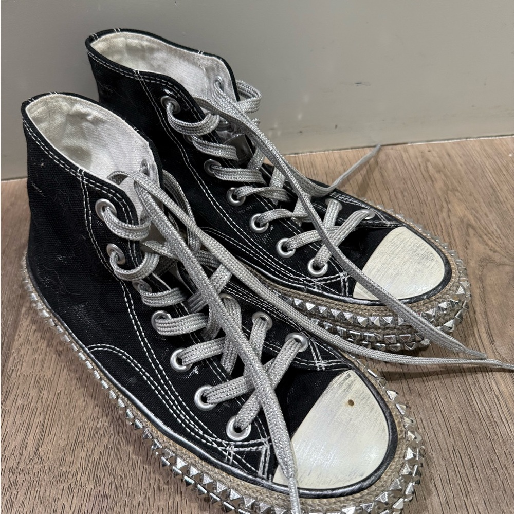 Edgy Black High-Top Sneakers with Studded Sole Nan-KU